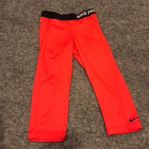 Women’s dri-fit red capris size small